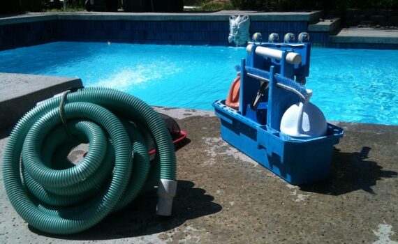 pool-cleaning-330399_640